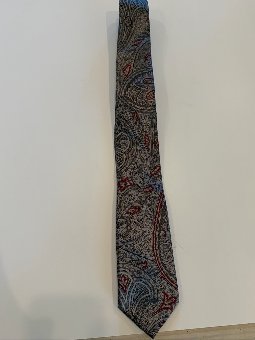 Vintage Oscar de la Renta Mens Tie Gray Red Paisley Silk Blend Luxury Necktie